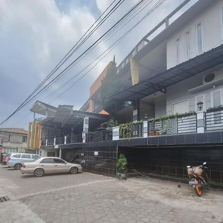 Reddoorz @ Hotel Arwana Safari Puncak Tagalbato Екстериор снимка